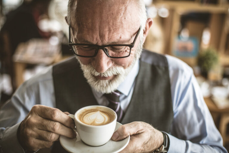 Czy kawa może poprawiać jakość życia starszych osób?