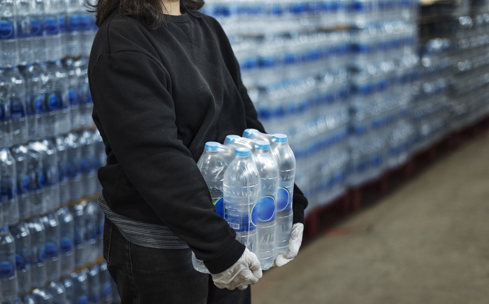 woda w plastikowej butelce po wystawieniu na słońce może zawierać szkodliwe substancje