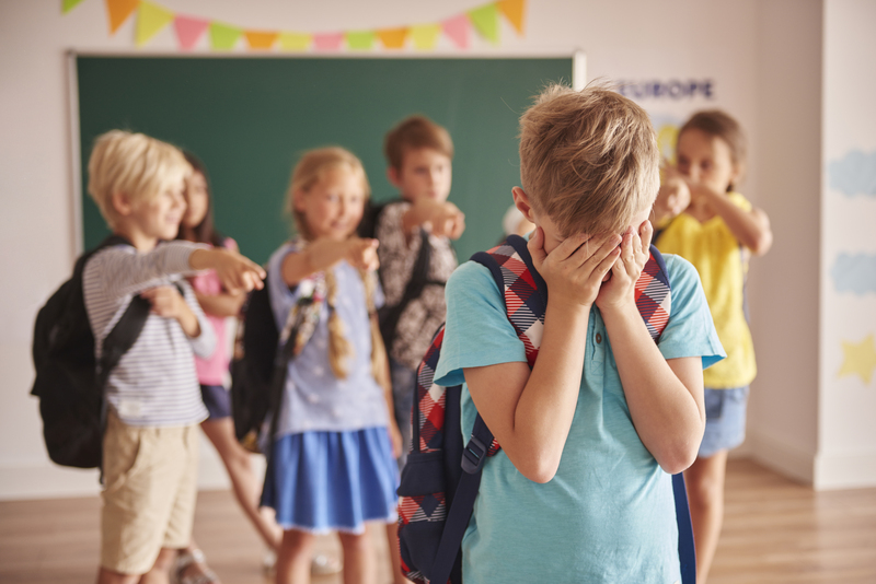 „Nie przesadzaj”. Jak dorośli nieświadomie normalizują hejt wśród dzieci?