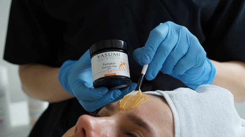 Masz tłustą, trądzikową cerę? Terapia z dynią załatwi problem