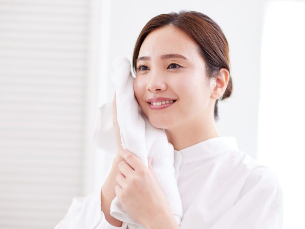 Nawilżanie + lifting = młodsza twarz bez zabiegów